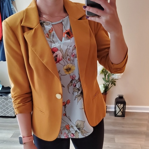 XOXO Jackets & Blazers - XOXO fitted blazer. NEVER WORN!! Size M.